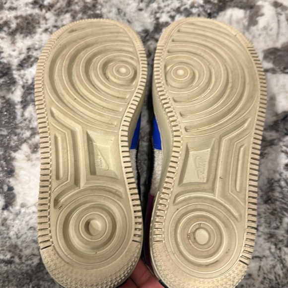 NIKE AIR FORCES (GREAT CONDITION) - Picture 5 of 5